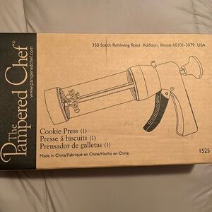 NIB Pampered Chef Cookie Press